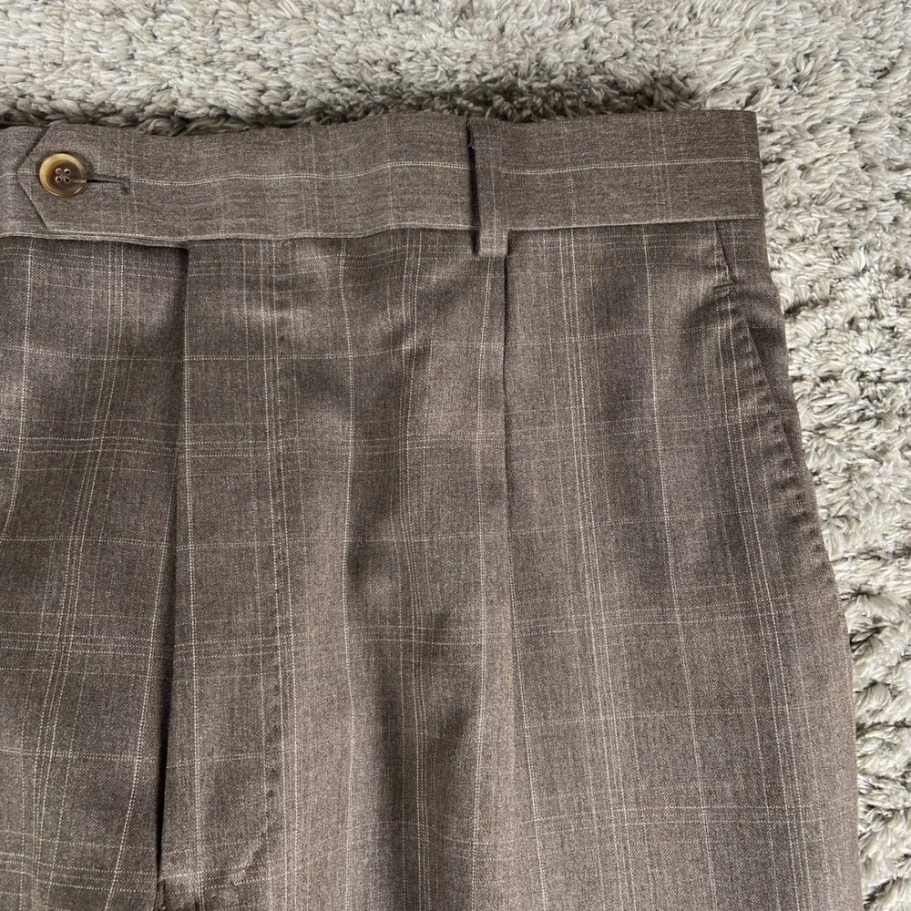 Jos A Bank 2 Piece Suit Mens 41R Blazer 35x31 Pant Brown Windowpane Wool Joseph